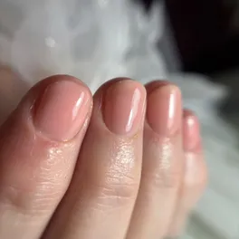 Verzorgde nagels na een BIAB-behandeling