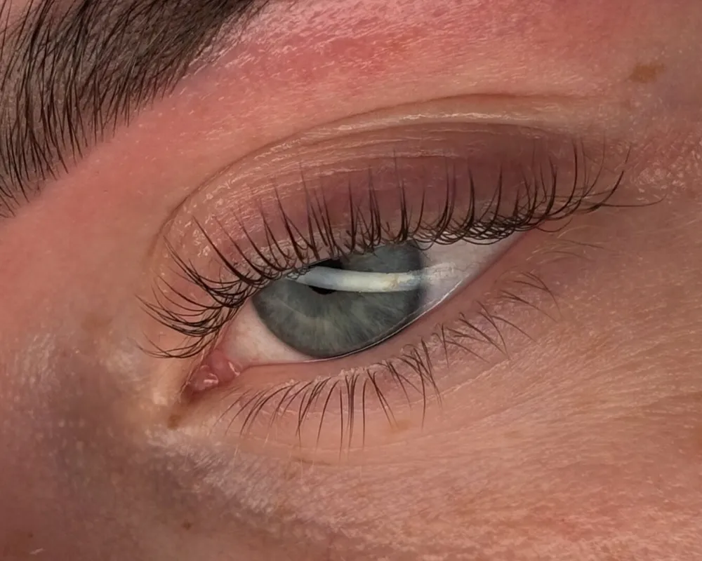 Wimpers na een lash lift
